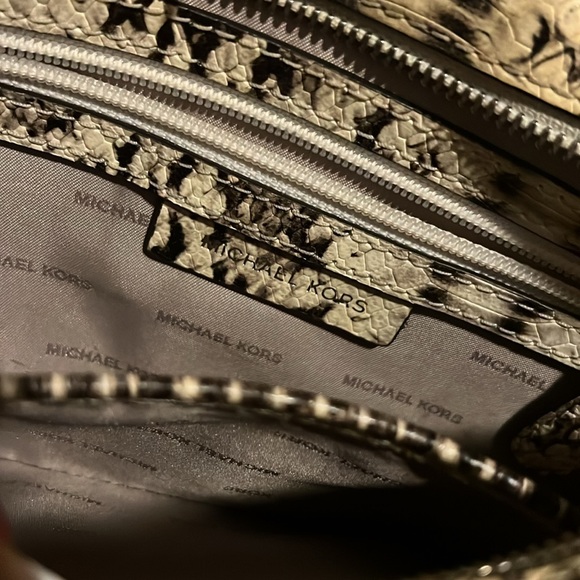 Michael Kors Crossbody - Picture 3 of 6